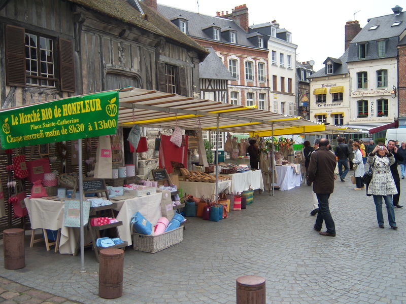 Honfleur, sur la Place Sainte Catherine le mercredi... Photo de Les