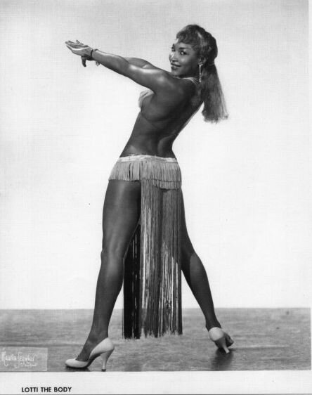 Sara.Ki Burlesque --