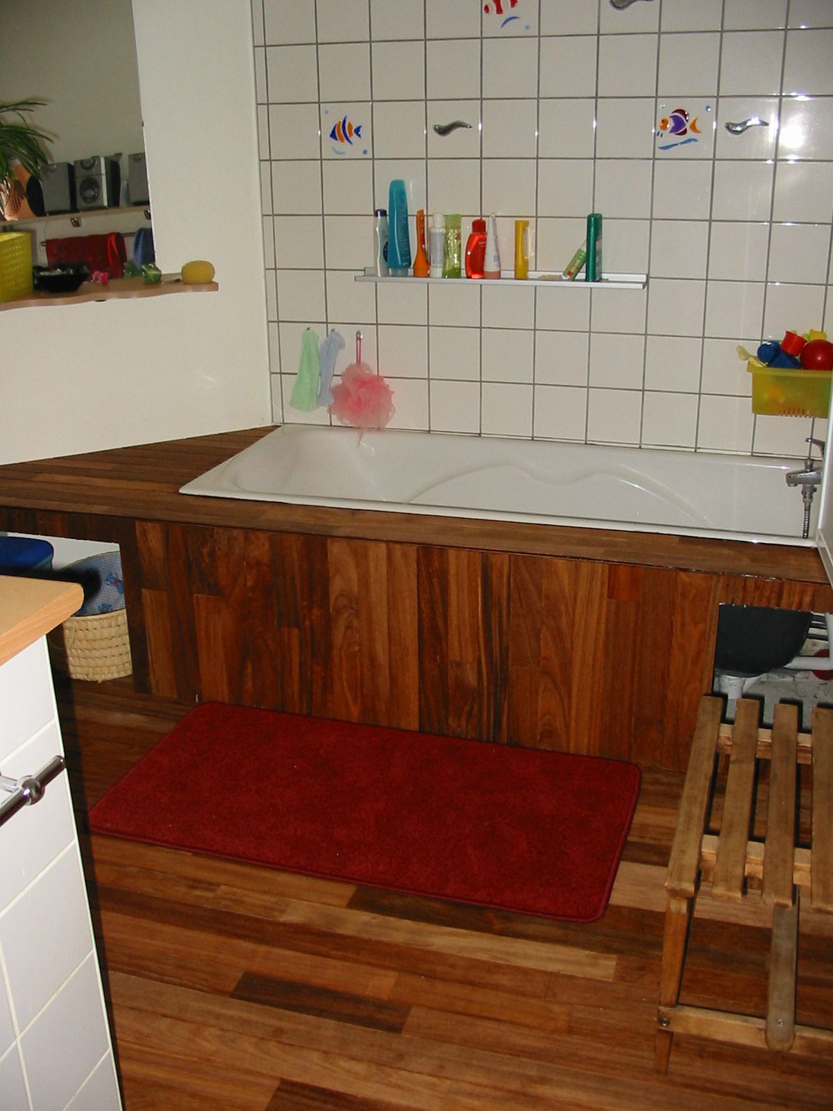 Relooking de salle de bains fade : vive le parquet ! cathypety