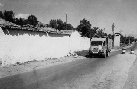 12_RCA_BRETONNEAU_4_Entr_e_camp_Guendouza_rue_principale
