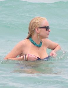 lindsay_lohan_seins_nipples