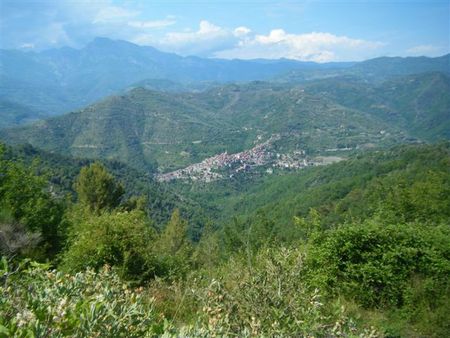 Apricale visto dalla proprietà in vendita