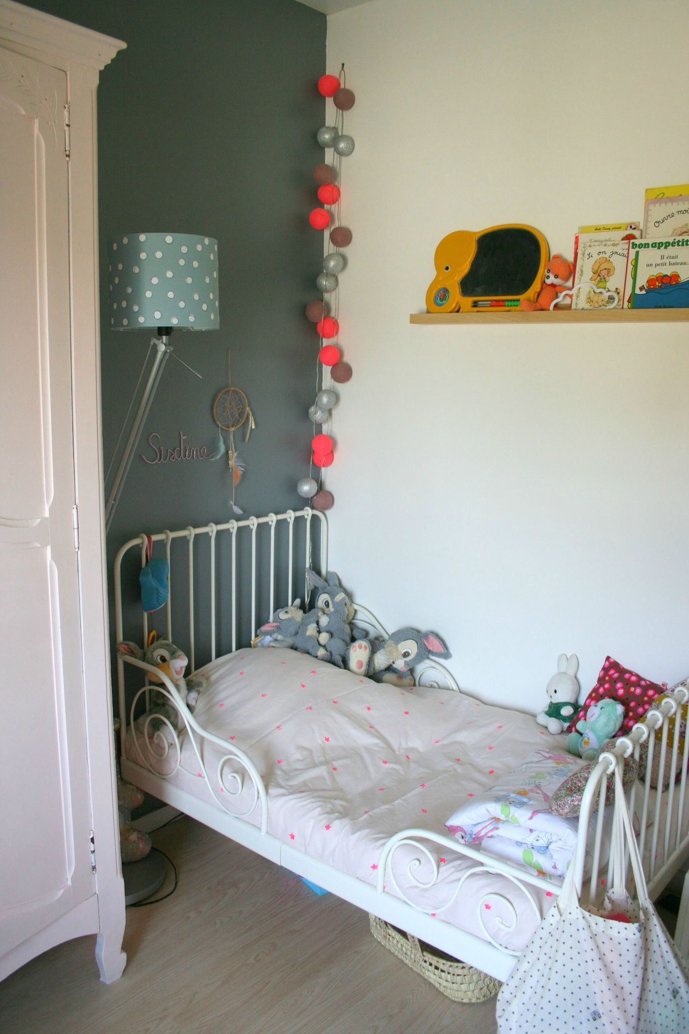 Chez les filles emilie sans chichi...