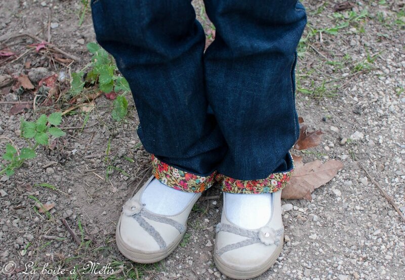 ensemble poussin jean Mélie zoom chevilles