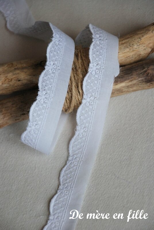 petite broderie anglaise fleurie