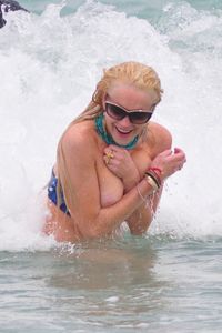 lindsay_lohan_seins