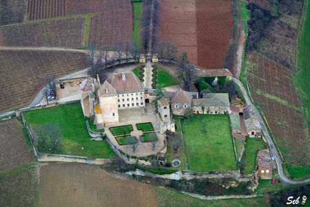 Ch_teau_de_Pierreclos_03