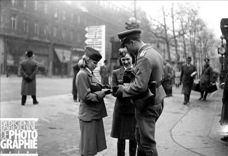 Paris_mars_1942_qu_te_Croix_Rouge