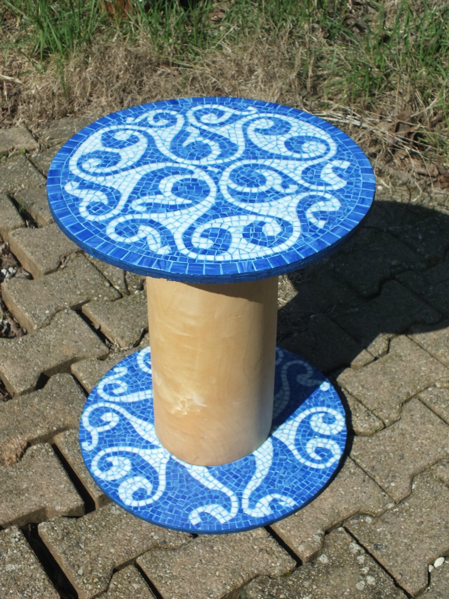 Voici Un Touret (fil ?lectrique) D?cor? De Mosa?que (p?tes De Meuble Tv Et Table Basse Contemporain ~ Voici Un Touret (fil ?lectrique) D?cor? De Mosa?que (p?tes De
