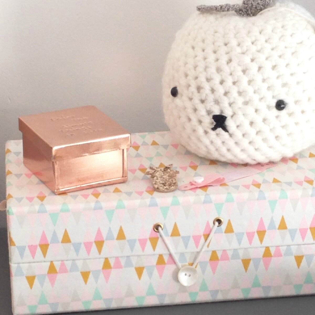 Visite d'une chambre de bébé fille • deco trendy • a t e l i e r •