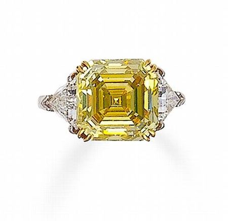 A_fancy_colored_diamond_and_diamond_ring