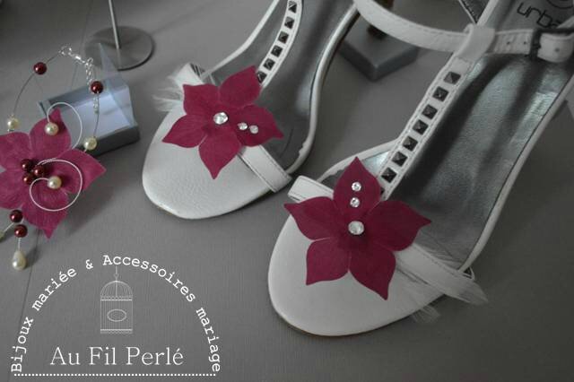 et perles bordeaux ivoire, bracelet, pics cheveux, clips chaussures ...