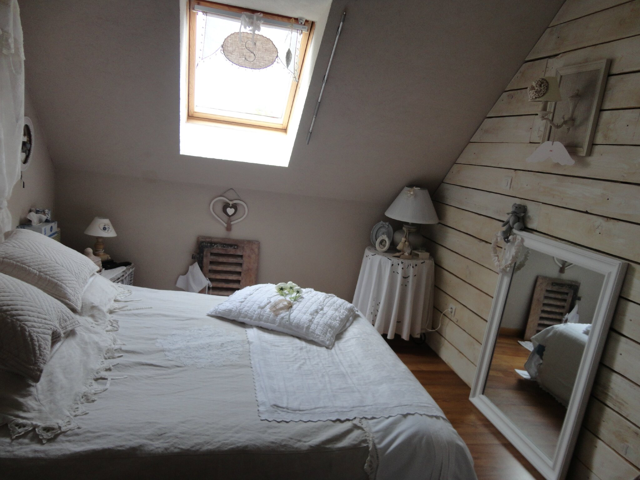 Chambre blanc et aubergine: chambre coucher adulte. comment ...