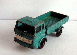 Camion mercedes de chez Matchbox 01