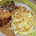 Mousse de poulet, bardée de lard