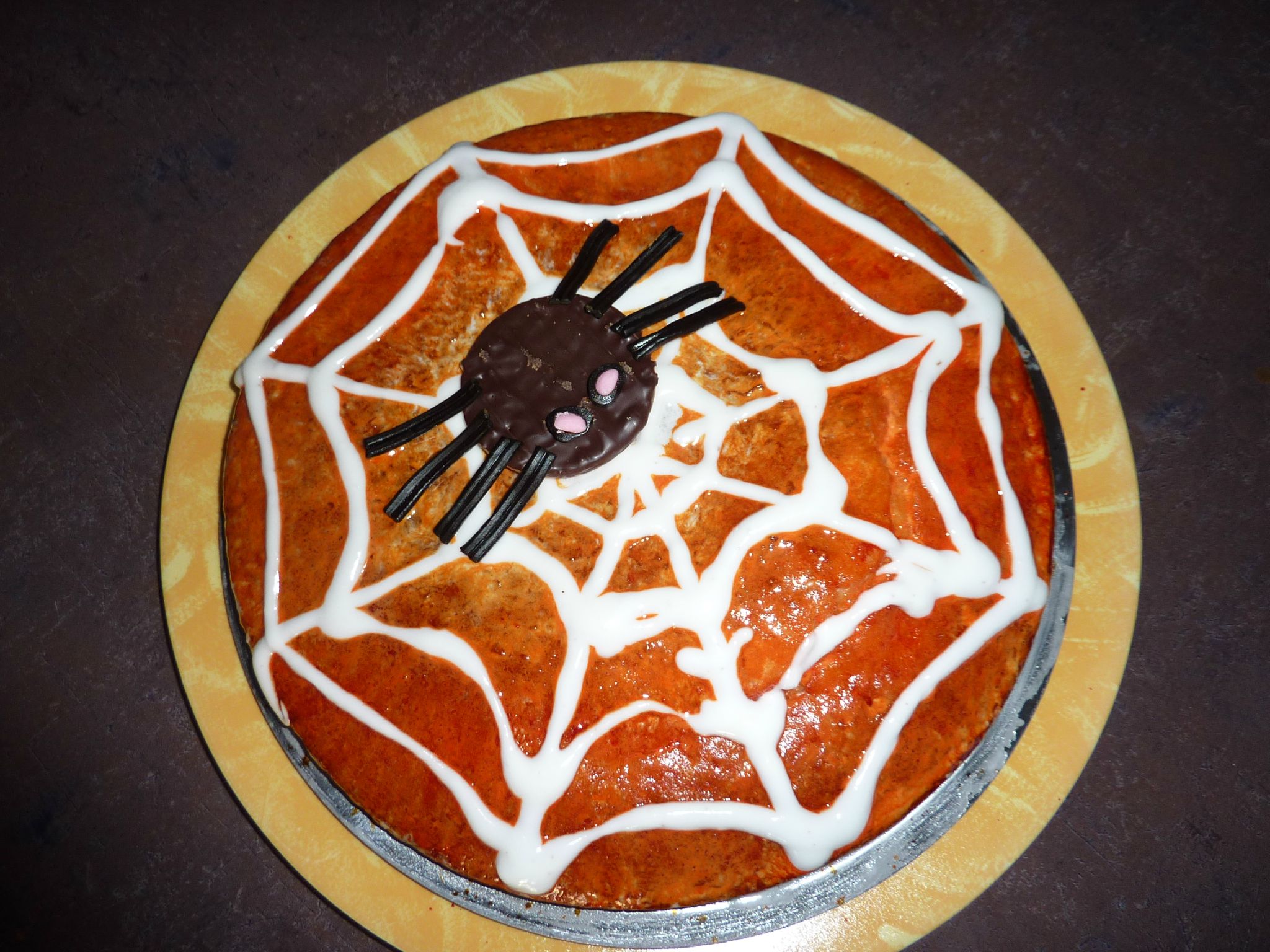 Super gâteau d'Halloween au yaourt et pâte à sucre - Recette par