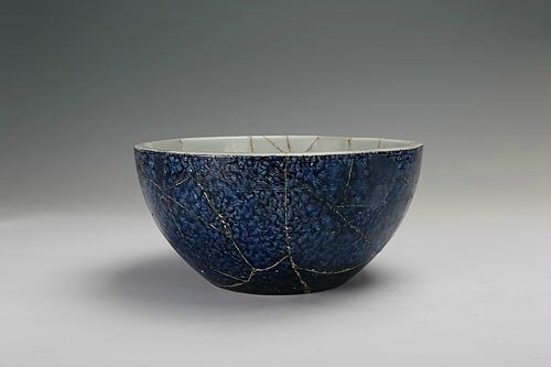 Speckled-blue-glazed bowl with the design of engraved dragon, Xuande period (1426-1435)