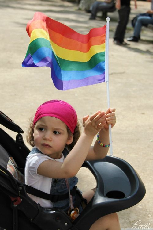 Gay pride gamine drapeau_13 15 06_5161
