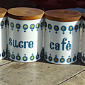 Vintage ... ensemble de 4 pots grosfillex farine sel café sucre (60's)