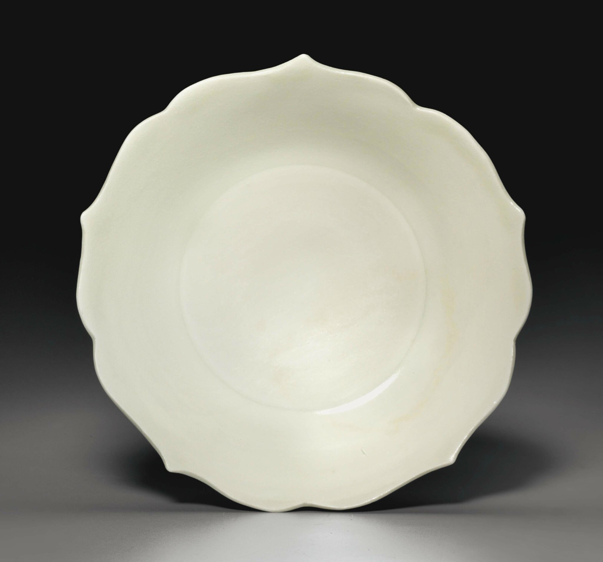 A Xing shallow dish, Five Dynasties (AD 907-960)