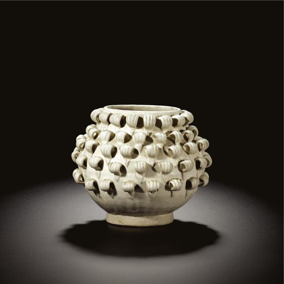 A rare 'Cizhou' jar, Northern Song dynasty (960-1127)