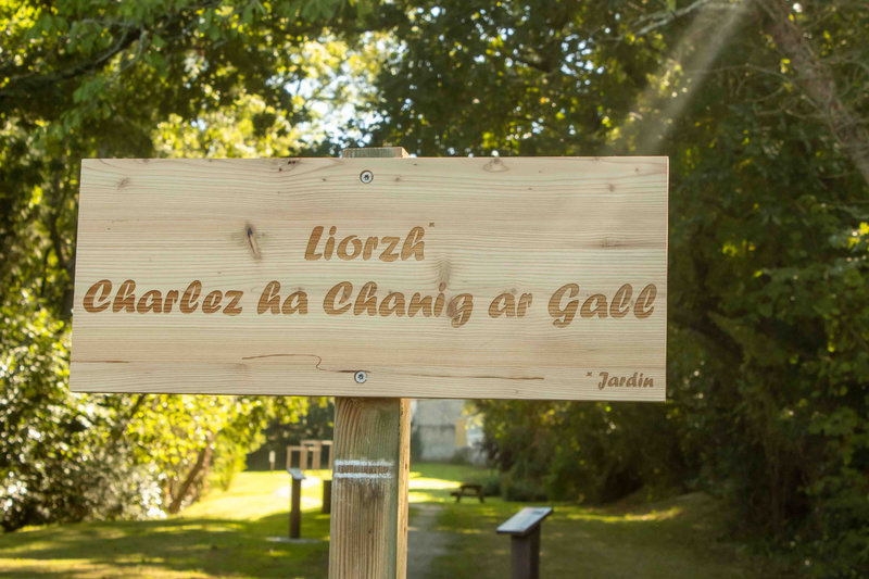 En l'honneur des précurseurs de la radio et de la télé en breton : un "Liorzh Charlez ha Chanig ar Gall" à L’Hôpital-Camfrout
