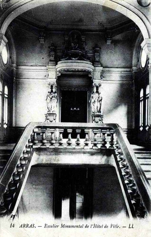 1495177824-62-arras-escalier-de-l-hotel-de-ville