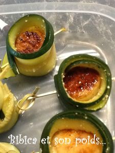 Noix de Saint-Jacques dans son manteau de courgette gros plan