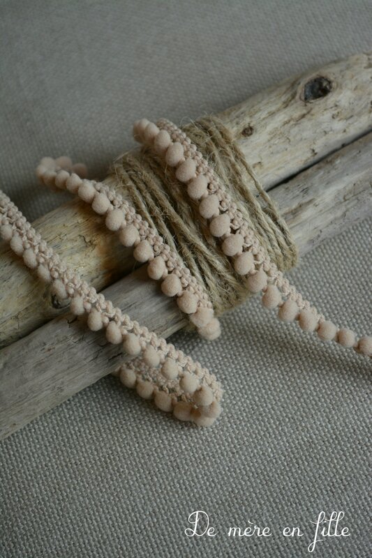 pompon décroché beige
