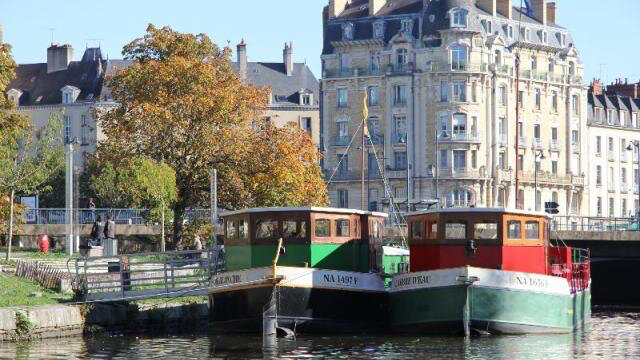 rennes-une-visite-du-centre-ville-dans-un-bateau-au-fil-de-l-eau