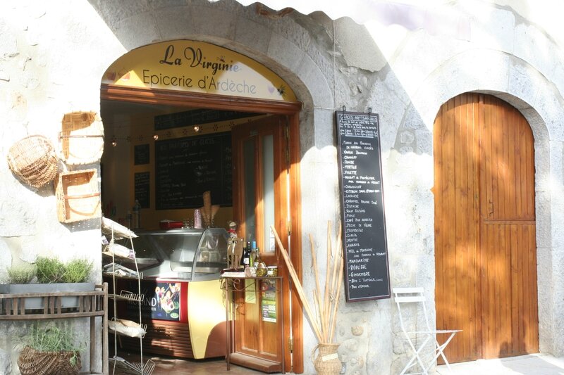 Vogüé (Ardèche) - Je traine ici et là ...