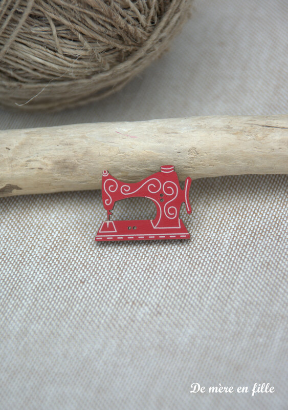 machine à coudre rouge