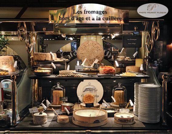 BUFFET_aux_fromages_hors_d_age_et_a_la_cuillere