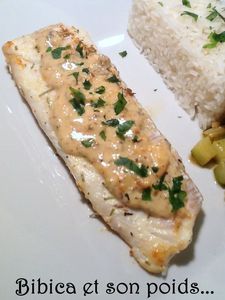 Filet_de_loup_de_mer_au_romarin_et_sauce_citronn_e_gros_plan