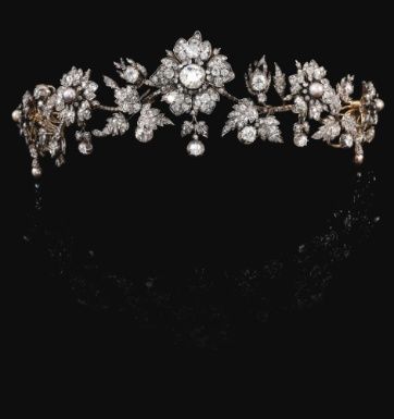 Natural pearl and diamond tiara, late 19th century - Alain.R.Truong