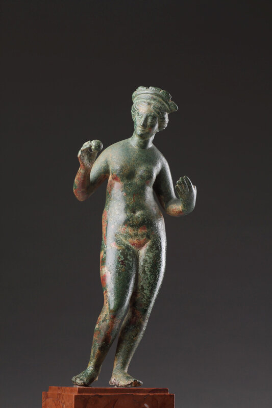 Finch_AFineAncientRomanBronzeFigureoftheNudeVenus__T637064036162037959