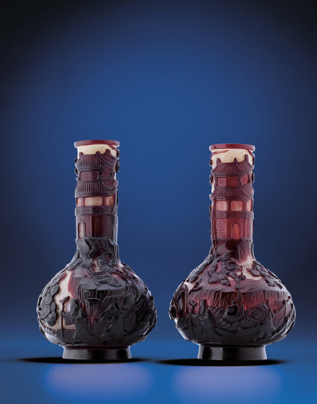 A rare pair of ruby-red-overlay snowflake glass bottle vases, Qing dynasty, 18th-19th century