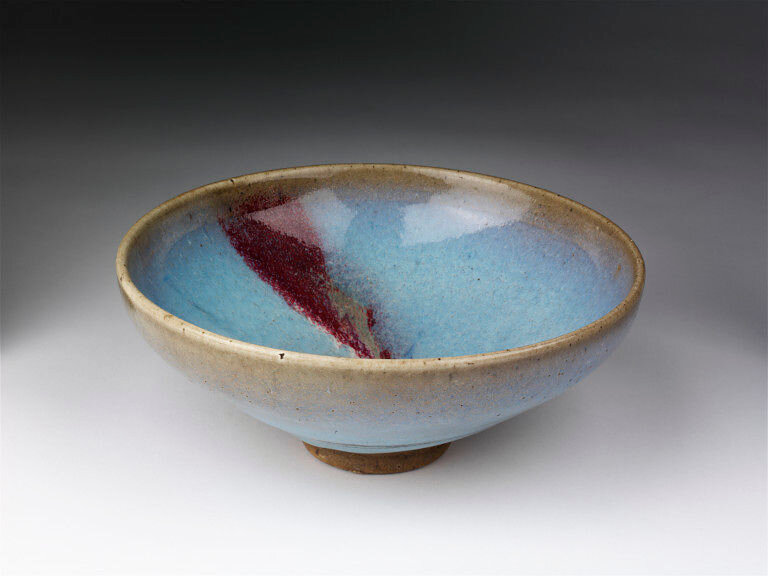 Bowl, stoneware with blue glaze and copper-red splash, Jun ware, China, Northern Song-Jin dynasty, 12th-13th century, 17.7 cm. Purchased with Art Fund support, the Vallentin Bequest, Sir Percival David and the Universities China Committee, CIRC.141-1935 © 