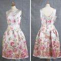 Balenciaga, robe en soie ivoire à motifs floraux rose et fil d'or, sans manches, à boutonnière. Circa 1950