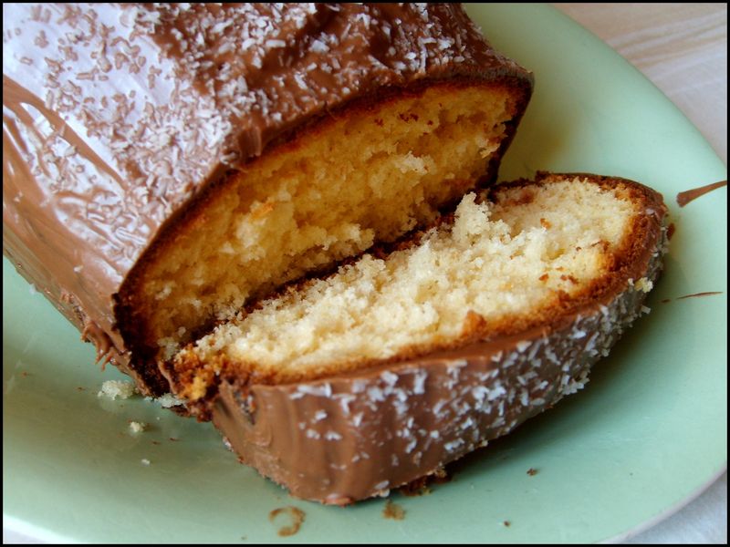 Cake A La Noix De Coco Au Lait Concentre Sucre Glacage Au Praline