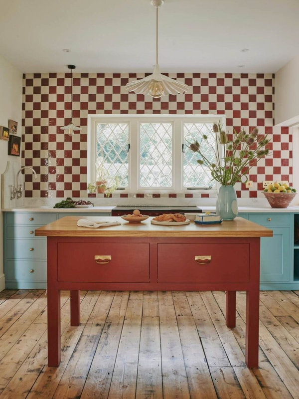 kitchen-wooden-floor-blue-cabinets-red-island-checkerboard-tiles-nordroom-1126