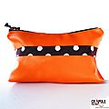 trousse-a-maquillage-taille-de-guepe-retro-originale-courbe-feminine-retro-pep-s-coloree-cuir-synthetique-orange-saumone-