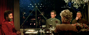 Le Dr. Hans Reinhardt (Maximilian Schell) sait recevoir