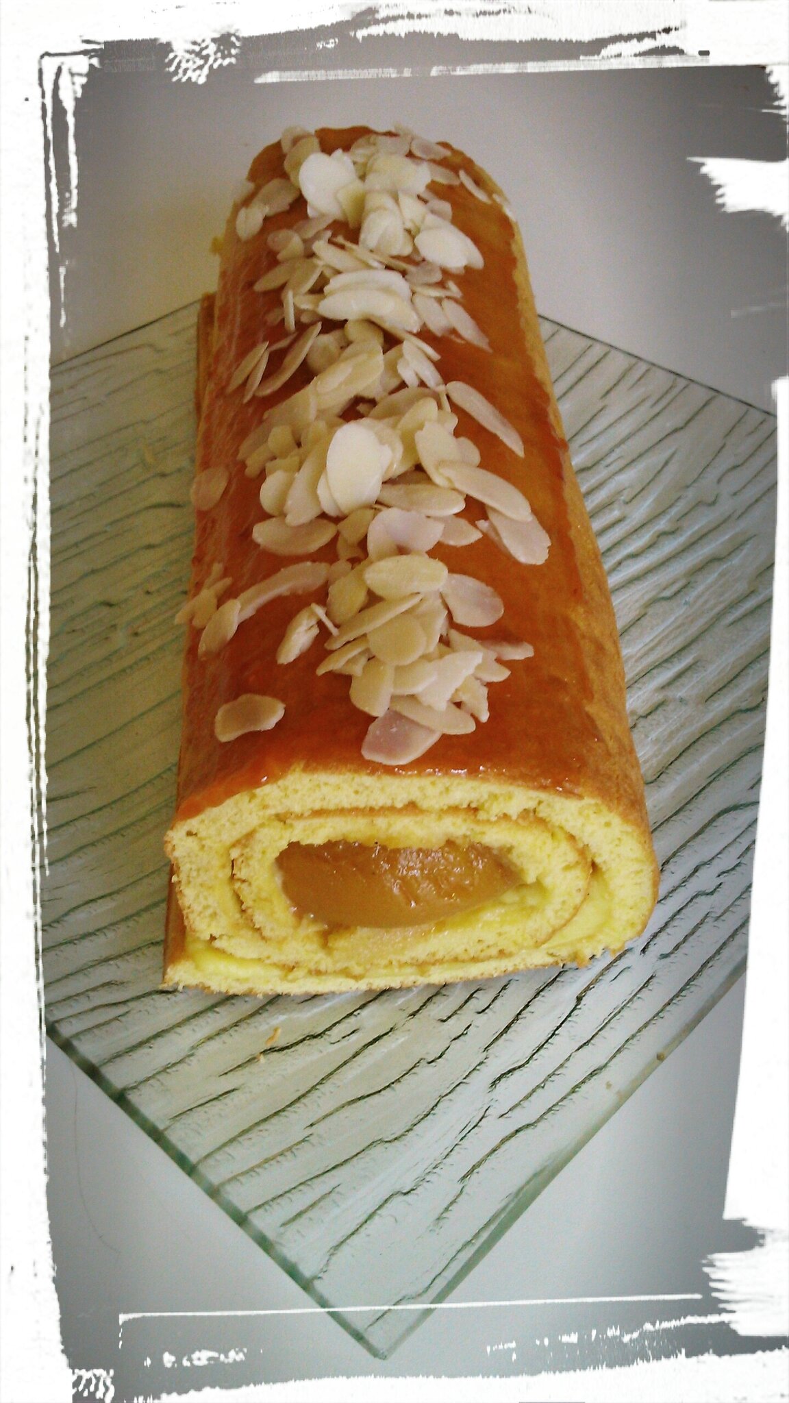 Roule A La Creme Patissiere Et Peches Au Sirop Pass Temps Sucre