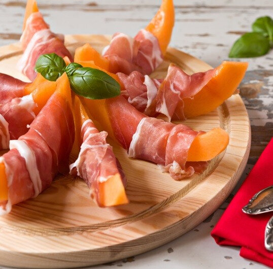 planche-melon-charcuterie-cornichons