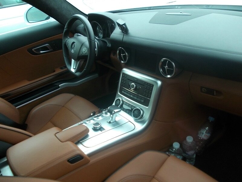 MercedesSLSAMGint