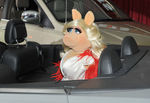 Miss_Piggy_Premiere_Walt_Disney_Pictures_Muppets_AOHiaej93hYl