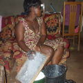 beneficiaire en production a la main du savon en poudre a baffousam au cameroun2