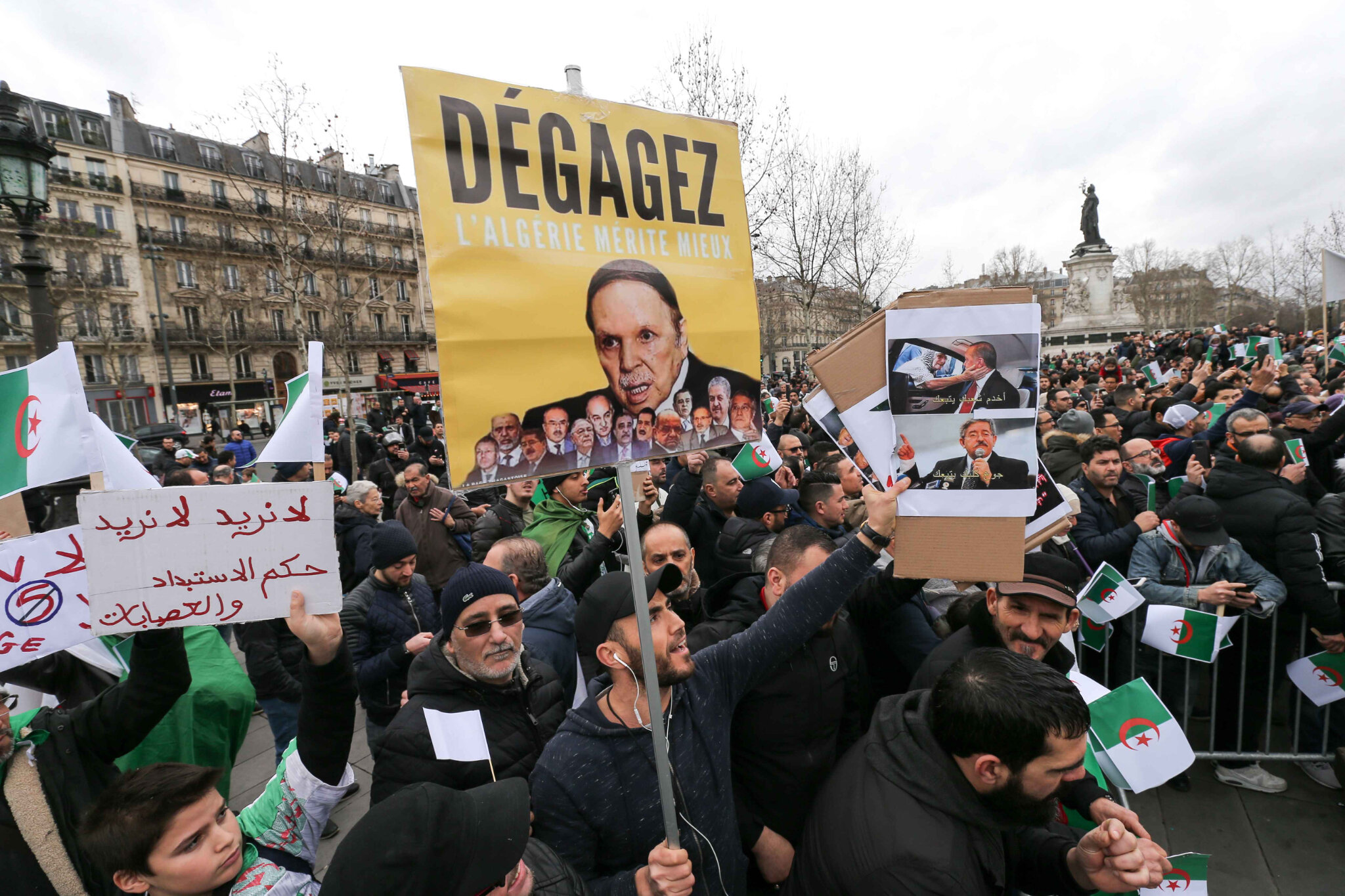 À Paris, la diaspora algérienne manifeste contre un 5e mandat de Bouteflika. © Michel Stoupak. Dim 03.03.2019, 12h25m46.