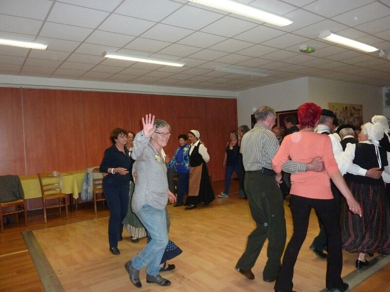 P1030653 Danse-folk(1)